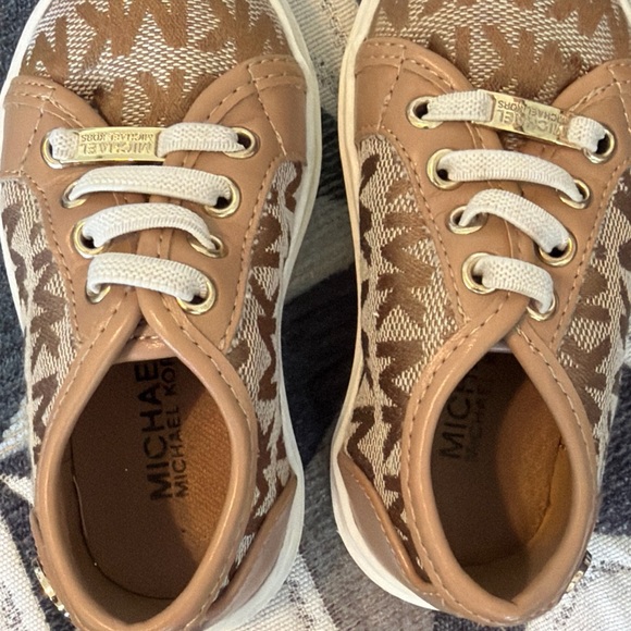 Michael Kors Shoes Little kid 5 Castella Low Top Unisex Sneakers Tan/Brown Logo - Picture 8 of 11